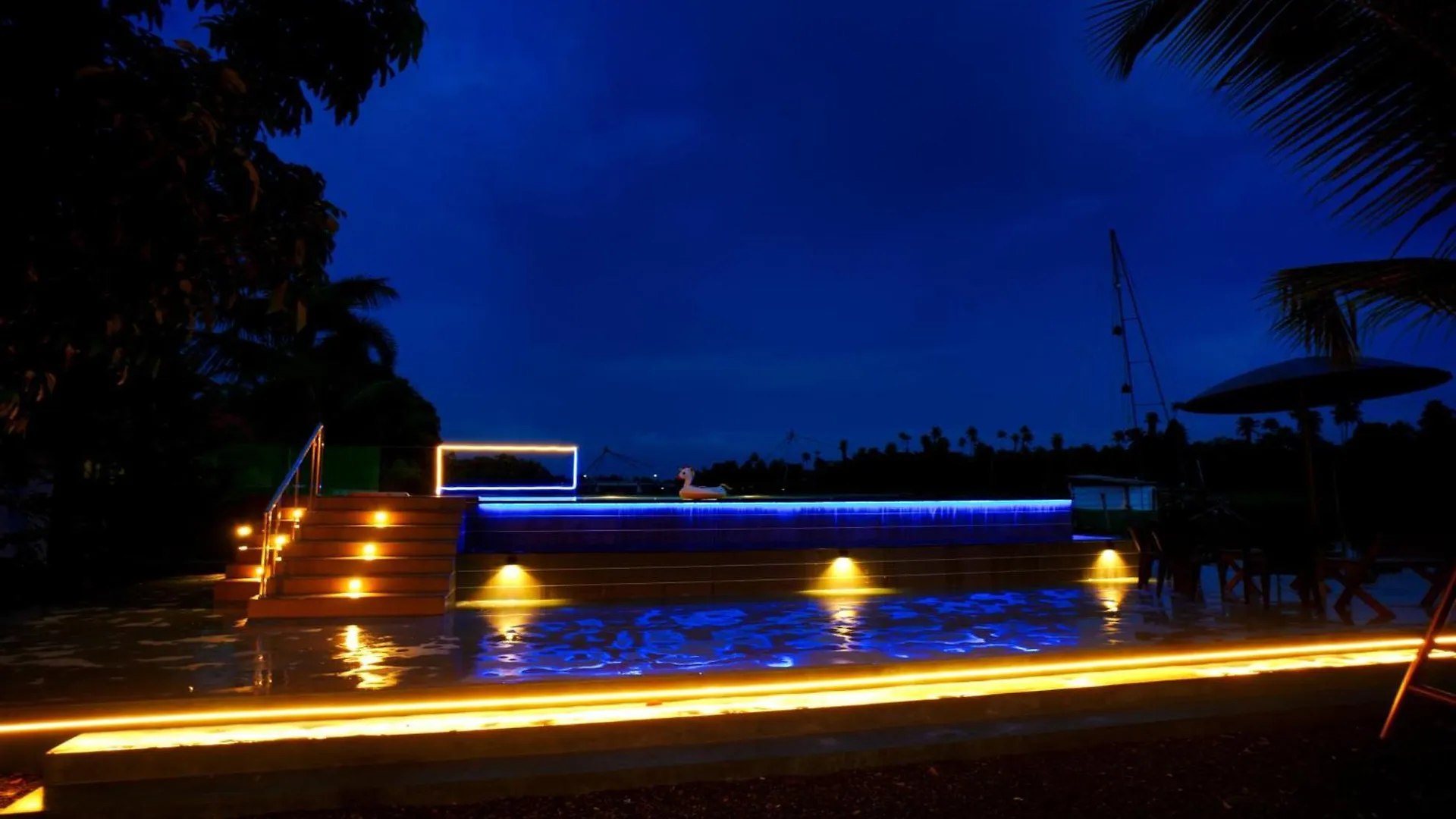 منزل للإقامة The Riverview Residency-Waterfront Pool Villa,Chirayam, Ernakulam Kochi